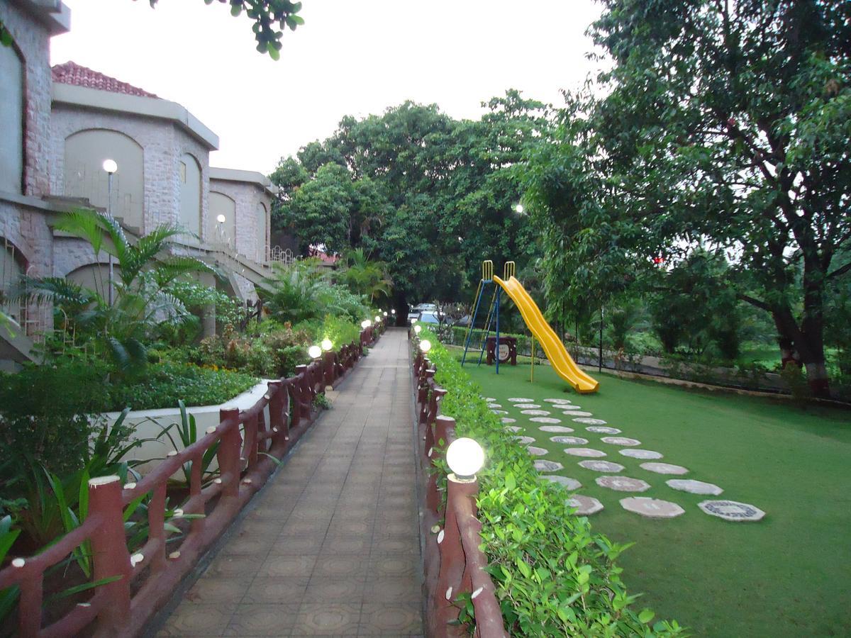 Ras Resort By Treat Silvassa Exteriör bild
